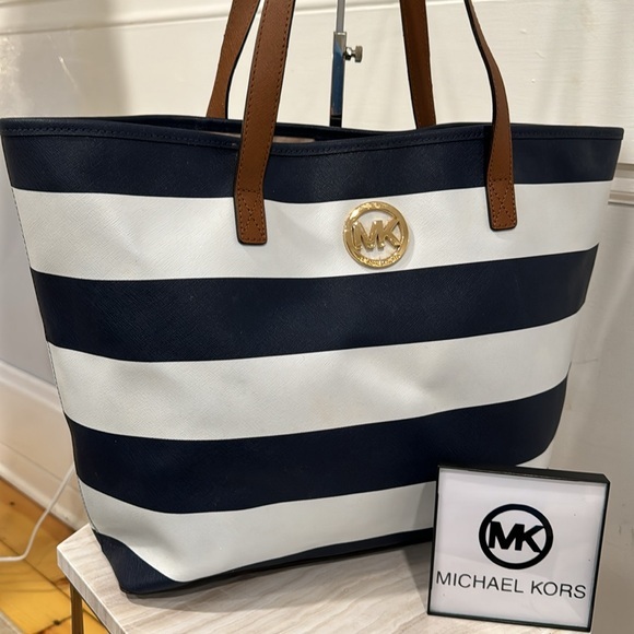 Michael Kors Handbags - Michael Kors Bag Vintage Large Nautical Navy & White Jet Set Voyager Tote Bag